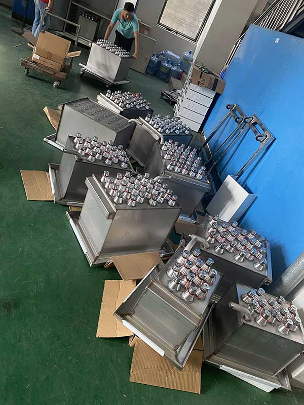 單槽標(biāo)準(zhǔn)超聲波清洗機(jī).JPG 單槽標(biāo)準(zhǔn)超聲波清洗機(jī).JPG